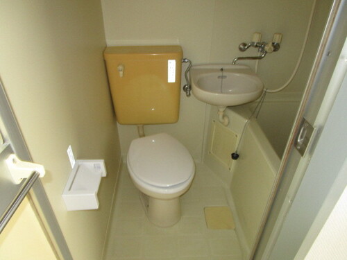 バストイレ同室