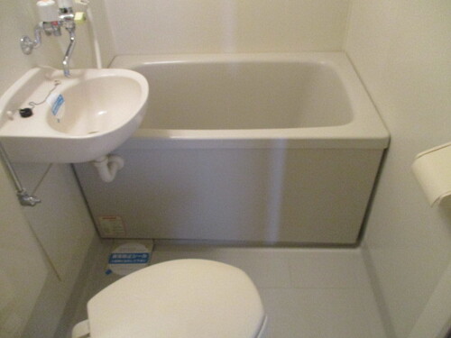 バストイレ同室