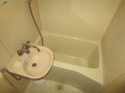 バストイレ同室